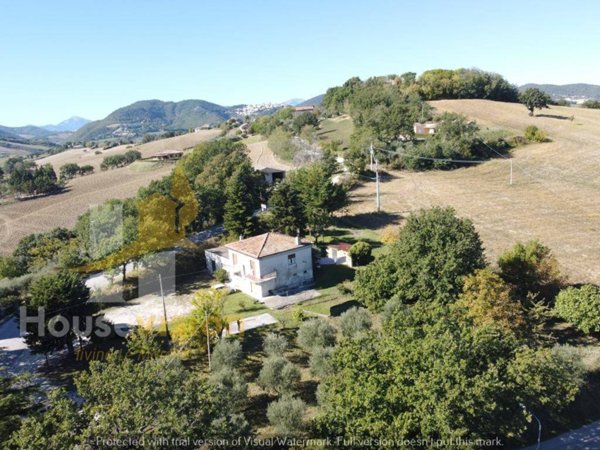 casa indipendente in vendita ad Arcevia