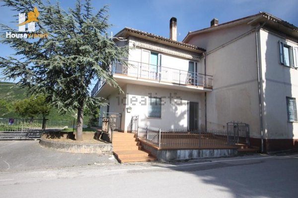 appartamento in vendita ad Arcevia in zona Avacelli