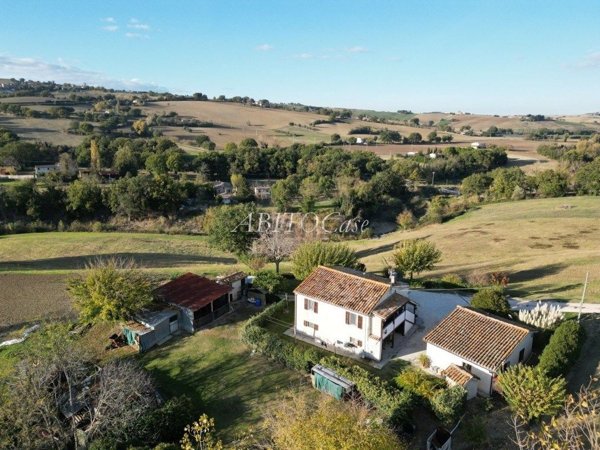 casa indipendente in vendita ad Arcevia
