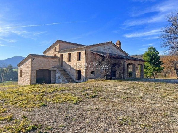casa indipendente in vendita ad Arcevia