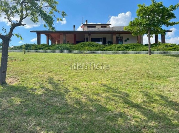 casa indipendente in vendita ad Arcevia in zona Piticchio