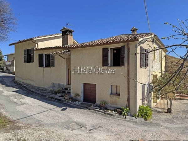 casa indipendente in vendita ad Arcevia