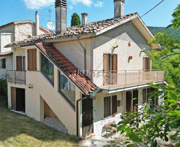 casa indipendente in vendita ad Arcevia