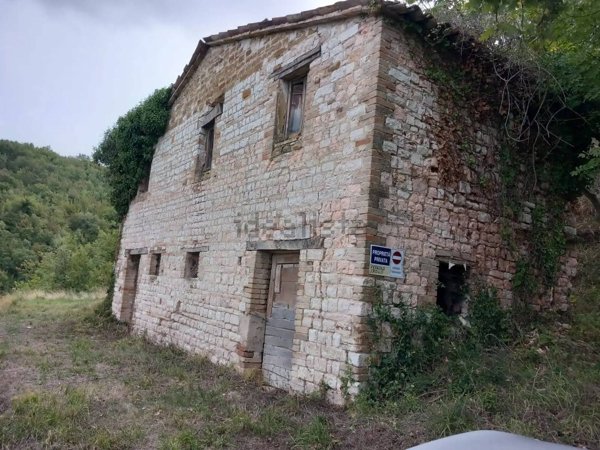 casale in vendita ad Arcevia