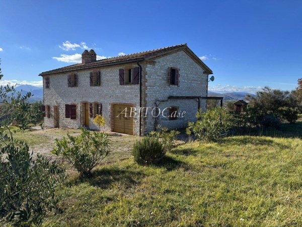 casa indipendente in vendita ad Arcevia