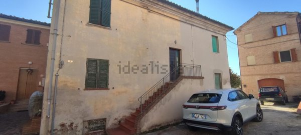 casa indipendente in vendita ad Arcevia in zona Montale