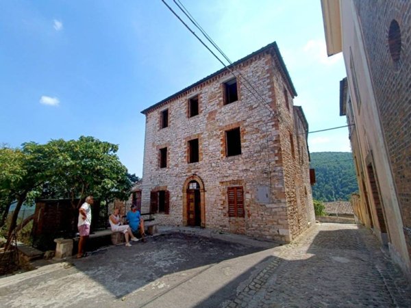casa indipendente in vendita ad Arcevia in zona Costa