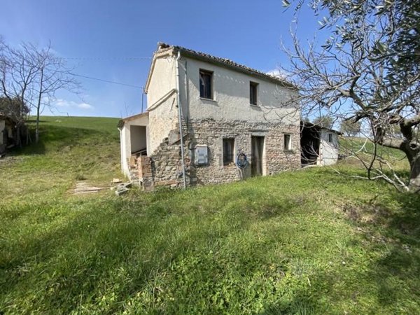 appartamento in vendita ad Arcevia in zona Piticchio