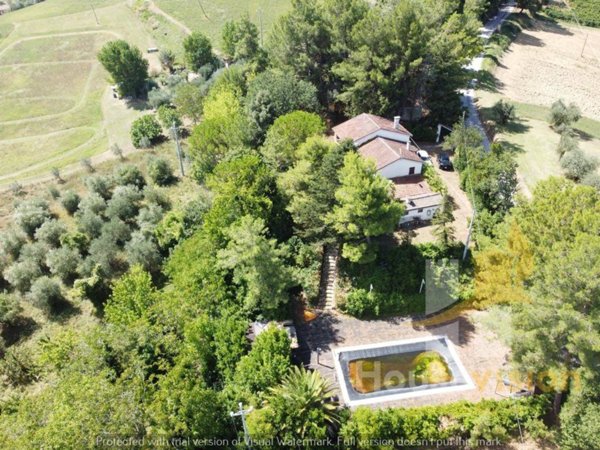 casa indipendente in vendita ad Arcevia in zona Piticchio