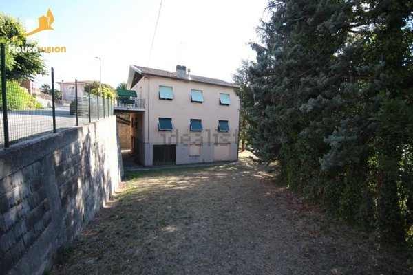 appartamento in vendita ad Arcevia in zona Avacelli