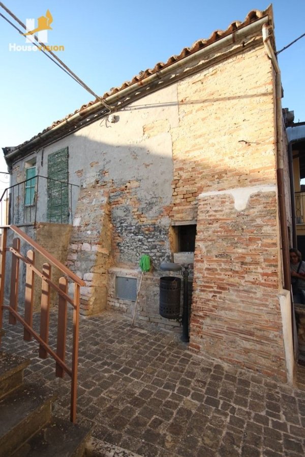 appartamento in vendita ad Arcevia in zona Montale