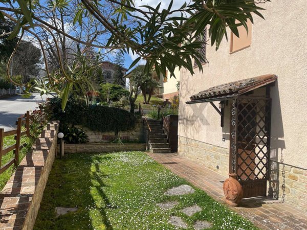 casa indipendente in vendita ad Arcevia in zona Castiglioni