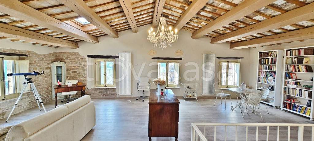 casa indipendente in vendita ad Arcevia in zona Loretello