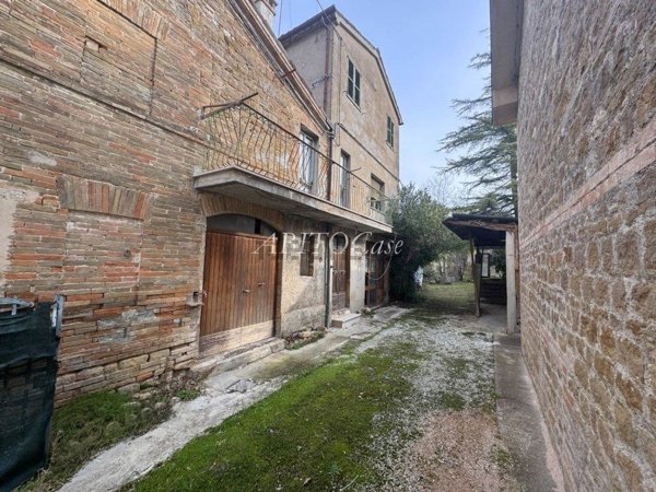 appartamento in vendita ad Arcevia in zona Nidastore