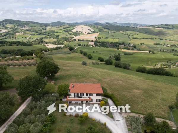 casa indipendente in vendita ad Arcevia