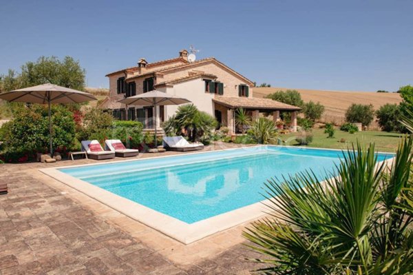 casa indipendente in vendita ad Arcevia in zona Ripalta