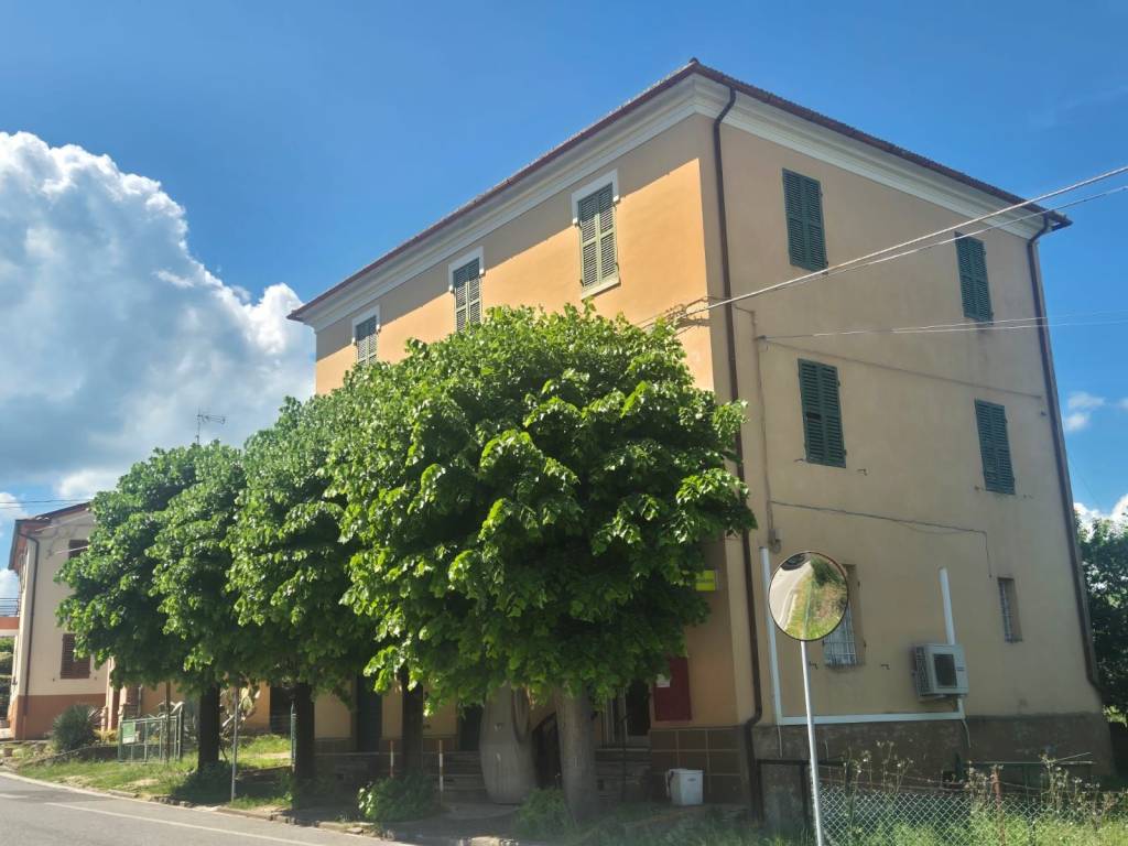 intera palazzina in vendita ad Arcevia in zona Palazzo