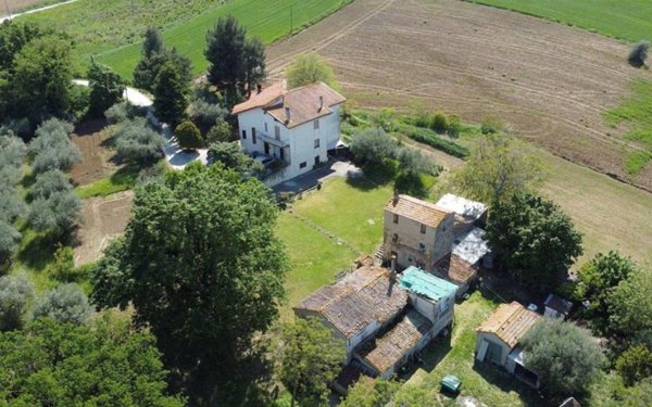 casa indipendente in vendita ad Arcevia in zona Montale