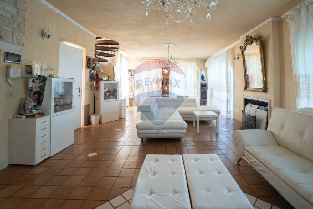 casa indipendente in vendita ad Arcevia in zona Costa