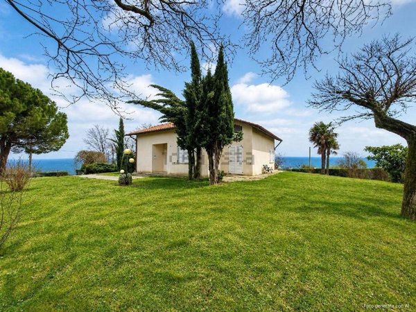 casa indipendente in vendita ad Arcevia in zona Piticchio