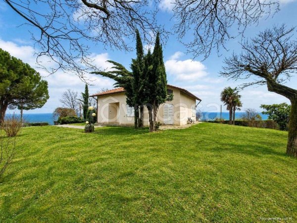 casa indipendente in vendita ad Arcevia in zona Piticchio