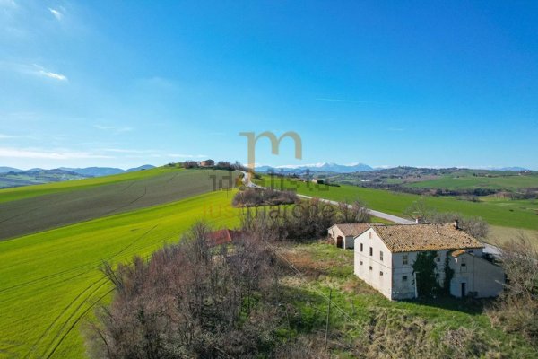 casa indipendente in vendita ad Arcevia in zona Ripalta