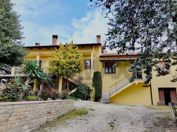 casa indipendente in vendita ad Arcevia in zona Castiglioni