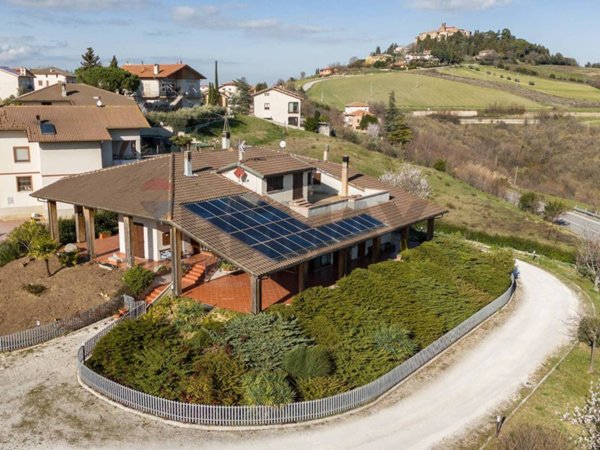 casa indipendente in vendita ad Arcevia in zona Piticchio