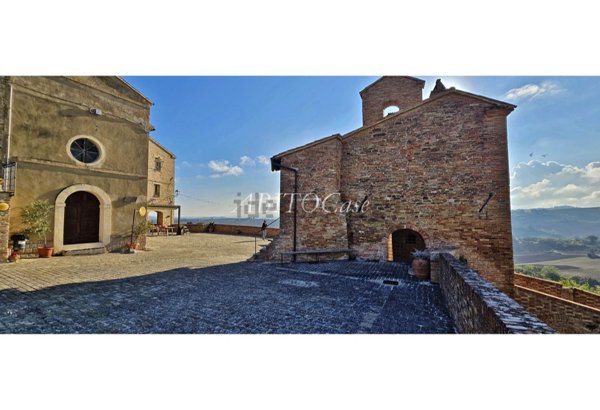 casa indipendente in vendita ad Arcevia in zona Loretello