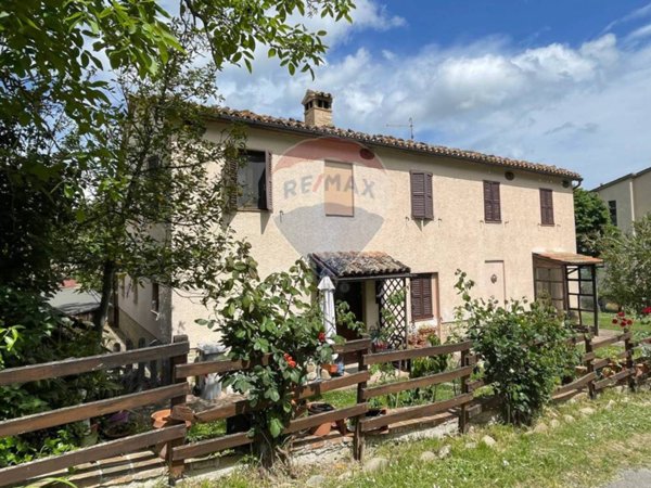 casa indipendente in vendita ad Arcevia in zona Castiglioni