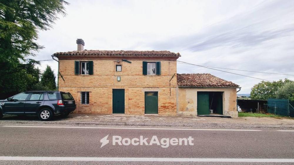 casa indipendente in vendita ad Arcevia in zona Montale