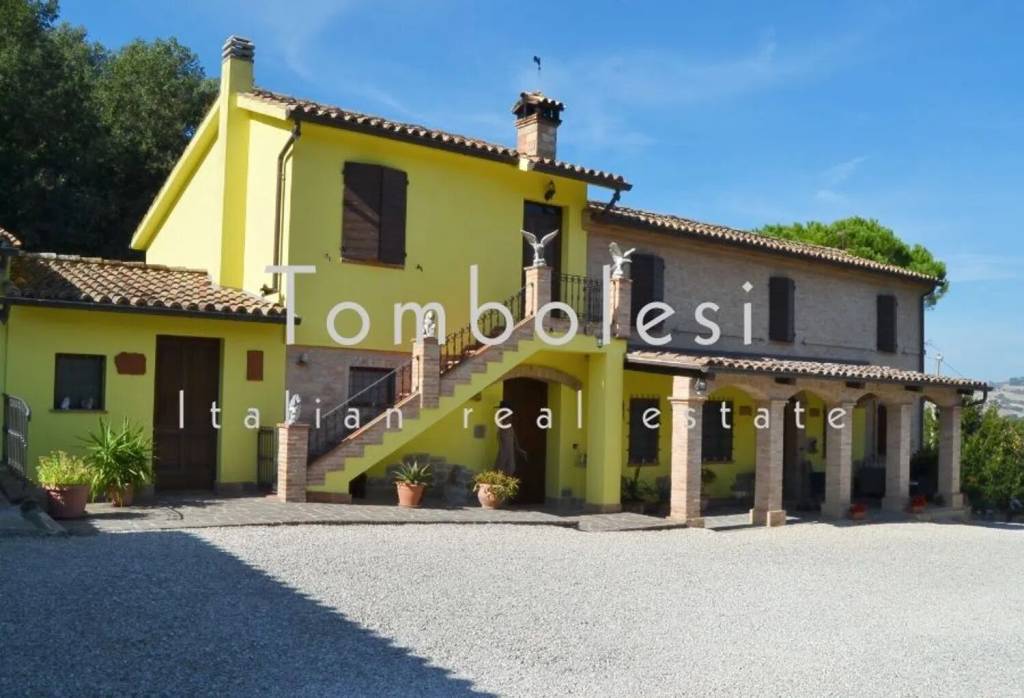 casa indipendente in vendita ad Arcevia in zona Nidastore