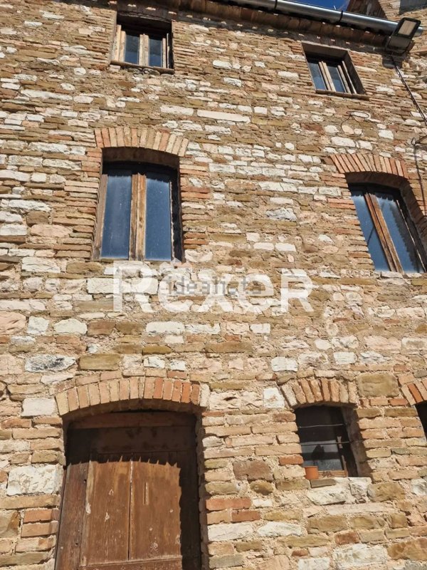 appartamento in vendita ad Arcevia in zona Avacelli