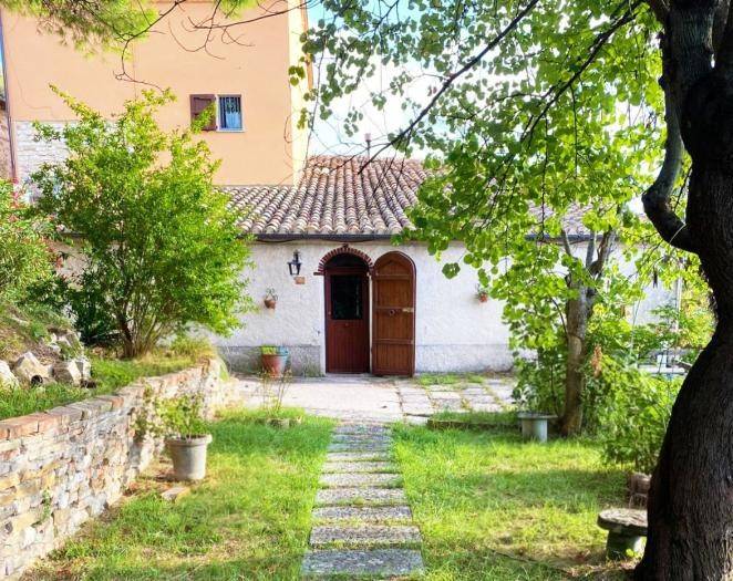 casa indipendente in vendita ad Arcevia in zona Avacelli
