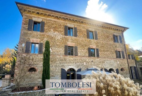 casa indipendente in vendita ad Arcevia in zona Loretello