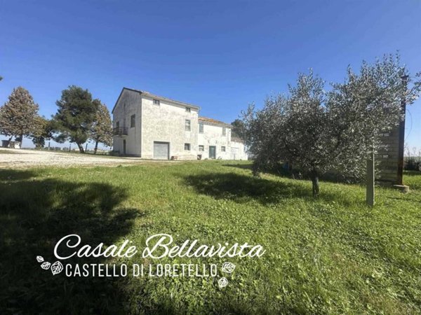 casa indipendente in vendita ad Arcevia in zona Loretello