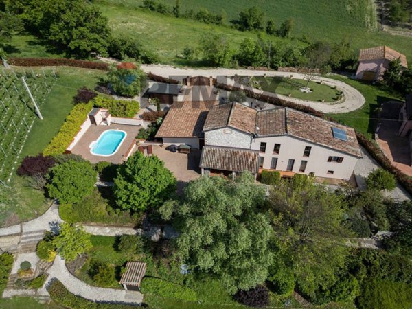 casa indipendente in vendita ad Arcevia in zona Costa
