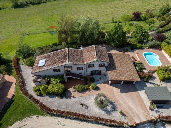 casa indipendente in vendita ad Arcevia in zona Costa