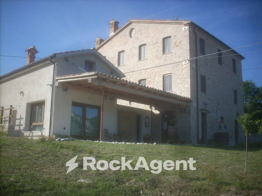 casa indipendente in vendita ad Arcevia