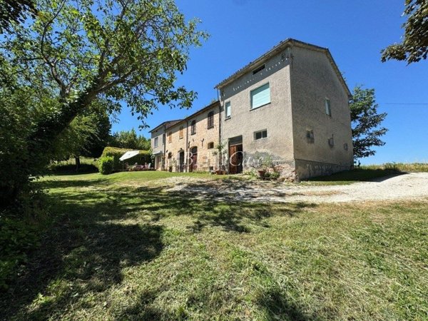 casa indipendente in vendita ad Arcevia in zona Nidastore