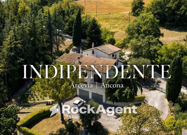 casa indipendente in vendita ad Arcevia