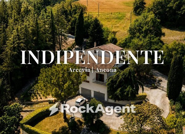 casa indipendente in vendita ad Arcevia