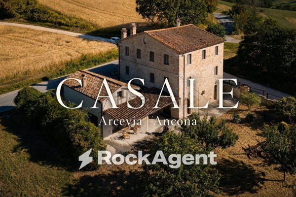 casa indipendente in vendita ad Arcevia in zona Costa