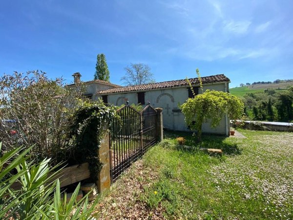 casale in vendita ad Arcevia in zona Loretello