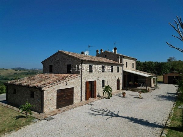 casa indipendente in vendita ad Arcevia in zona Ripalta