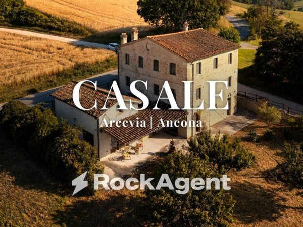 casa indipendente in vendita ad Arcevia in zona Costa
