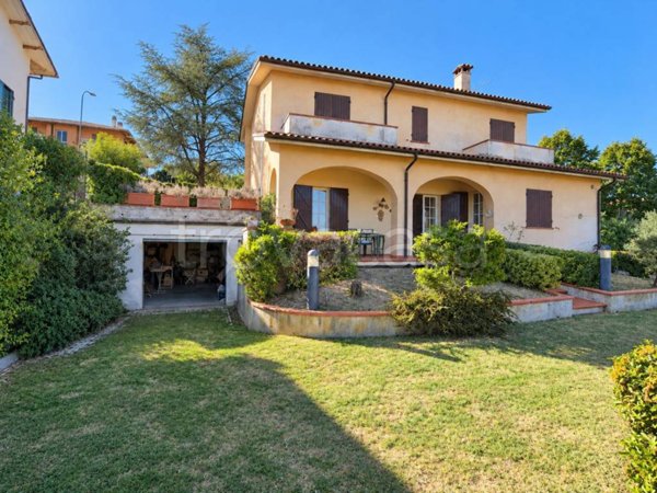 casa indipendente in vendita ad Arcevia in zona Piticchio