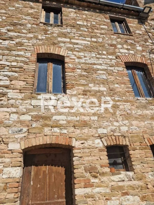appartamento in vendita ad Arcevia in zona Avacelli