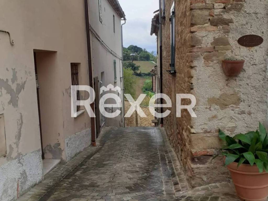 casa indipendente in vendita ad Arcevia in zona Nidastore