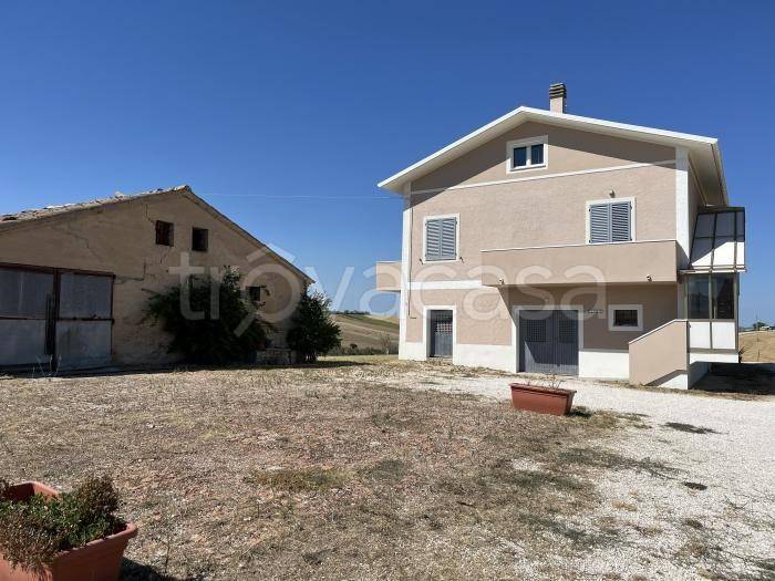 casa indipendente in vendita ad Arcevia in zona Montale